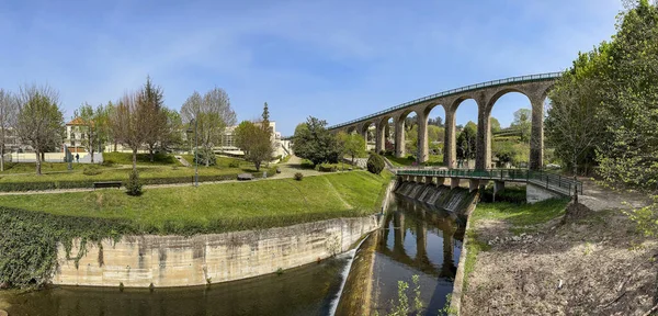 Vouzela Πορτογαλια Circa Απριλιοσ 2023 Παλιά Σιδηροδρομική Γέφυρα Και Κήπος — Φωτογραφία Αρχείου
