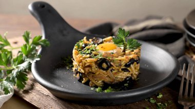 Tavuk sutyen, geleneksel Portekiz yemeği..