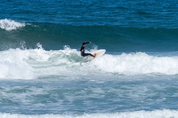 Surfer Riding Waves Furadouro Beach Portugal Men Catching Waves Ocean — Stock Photo, Image