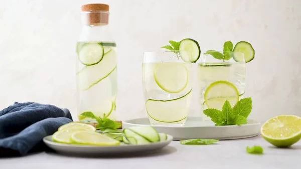 Agua Aromatizada Con Hojas Limón Pepino Limoncillo — Foto de Stock
