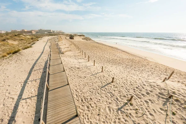 Водная Тропа Ведущая Пляжу Песчаных Дюнах Фуруро Овар Португалия — стоковое фото