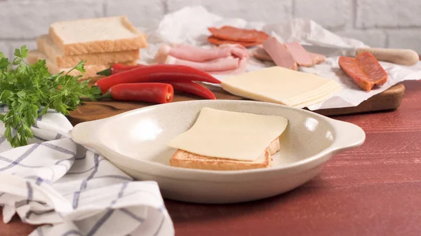 Zutaten Zubereitung Von Traditionellen Portugiesischen Snacks Francesinha Sandwich Aus Brot — Stockfoto