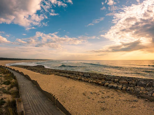 Widok Chodnika Południe Plaży Furadouro Ovar Burzliwy Dzień Zachodzie Słońca — Zdjęcie stockowe