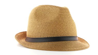 Hasır Şapka beyaz arkaplanda izole edildi.