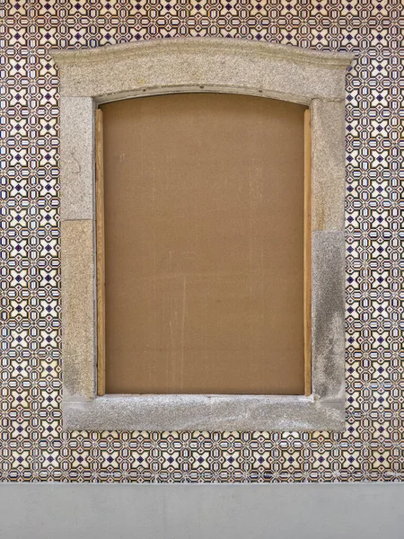 Tradiční Portugalsko Dům Fasáda Dřevěným Panelem Okenním Rámu Geometrickým Vzorem — Stock fotografie