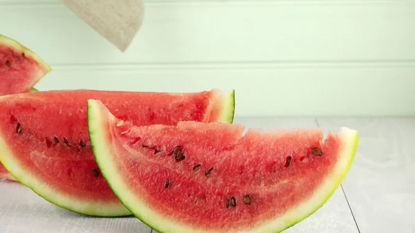 Wassermelonenscheiben Auf Hölzernem Vintage Hintergrund — Stockfoto