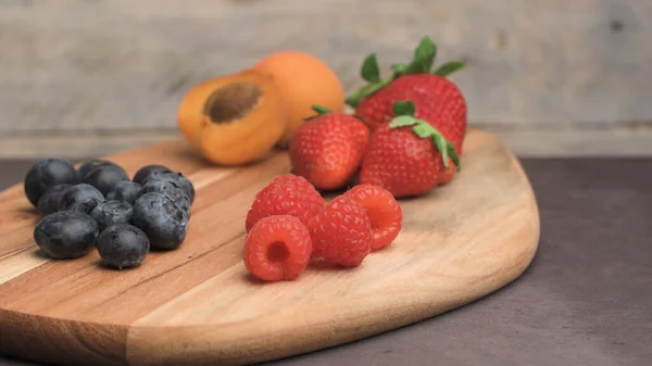 Wooden Board Fresh Organic Fruit Berries Strawberries Black Blueberries Apricot — Stock Photo, Image