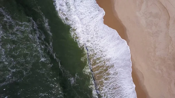 Vista Aérea Das Ondas Oceano Colidindo Praia Imagens Drones — Fotografia de Stock