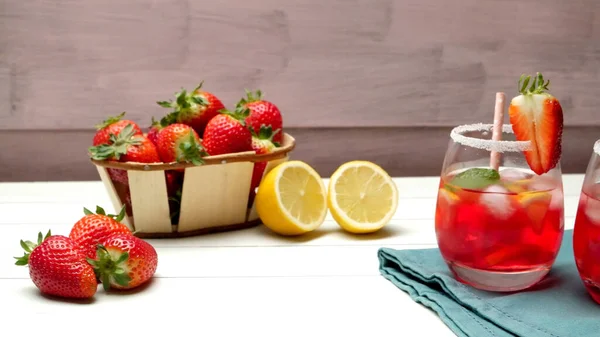Cold Strawberry Drink Fresh Strawberries Lemon Wooden Background — Stock Photo, Image
