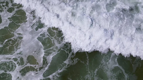 Pohled Shora Vlny Narážející Písečnou Plážovou Anténu Pohled Ptačí Perspektivy — Stock fotografie