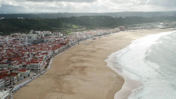 Сезон Пляжі Хвилями Назаре Португалія — стокове фото