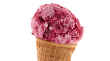 Dondurma külahı beyaz arka plan üzerinde izole kırmızı meyve kepçe ile.