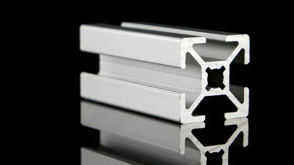 Aluminiowy Profil Próbki Białym Tle Czarnym Tle — Zdjęcie stockowe