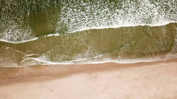 Letecký Pohled Vlny Oceánu Které Zřítilo Pláži Drone Záběry — Stock fotografie
