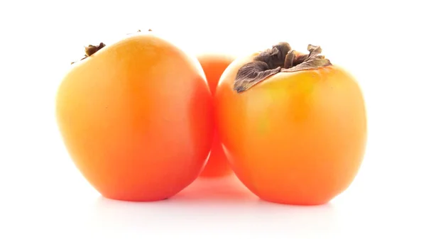 白い背景の上の回転赤の熟した柿 — ストック写真