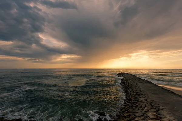 Widok Południe Plaży Furadouro Ovar Burzliwy Dzień Zachodzie Słońca — Zdjęcie stockowe
