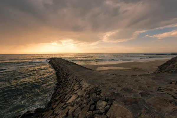 Pohled Jih Pláže Furadouro Ovaru Bouřlivého Dne Při Západu Slunce — Stock fotografie