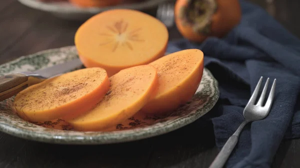 Deliciosos Caquis Naranjas Sobre Mesa Madera —  Fotos de Stock
