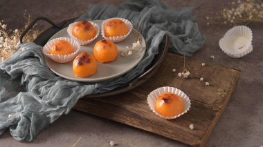 Portekiz 'in Alcobaca şehrinden geleneksel Portekiz tatlısı Castanha De Ovo.