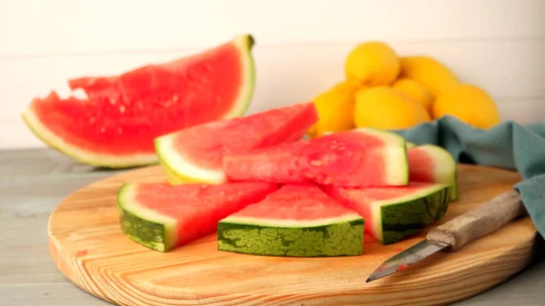 Watermeloen Plakjes Houten Vintage Achtergrond — Stockfoto