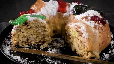 Bolo do Rei ya da Kralın Pastası, Noel için, Karnaval için ya da mutfak tezgahında Mardi Gras.