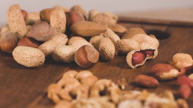 Ceviz, fındık, fıstık ve ceviz ahşap tablo.