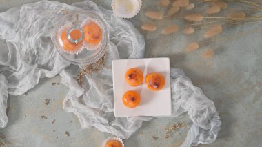 Portekiz 'in Alcobaca şehrinden geleneksel Portekiz tatlısı Castanha De Ovo.