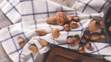 Ceviz, fındık, fıstık ve ceviz ahşap tablo.