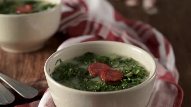 Caldo Verde Популярный Суп Португальской Кухне Традиционными Ингредиентами Кальдо Верде — стоковое видео