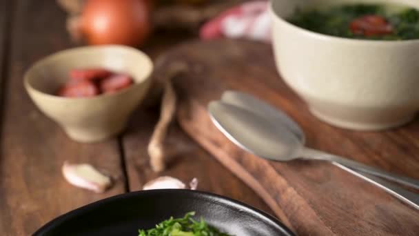 Caldo Verde Populární Polévka Portugalské Kuchyni Tradičními Ingrediencemi Pro Caldo — Stock video