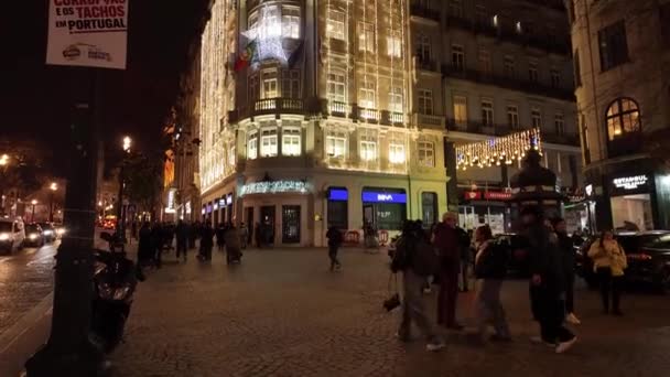 ポルト ポルトガル デコレータ 2023 市街地のクリスマスの装飾 市は60万ユーロのクリスマス照明の実装をサポートしました — ストック動画
