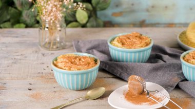 Aletria klasik bir Portekiz vermicelli pudingidir ve bu geleneksel olarak Noel zamanı servis edilir. Bu Portekiz 'in en sevdiği pudinglerden biri..