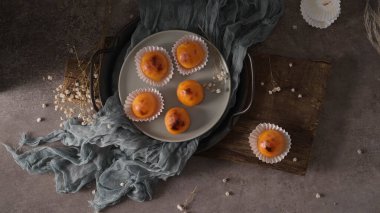 Portekiz 'in Alcobaca şehrinden geleneksel Portekiz tatlısı Castanha De Ovo.