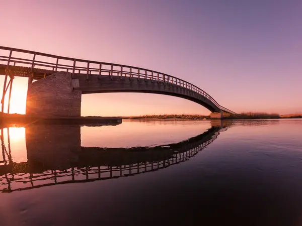Puinen Silta Veden Yllä Syksyn Auringonlaskun Valo Esmorizissa Ovar Portugali — kuvapankkivalokuva