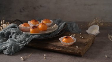 Portekiz 'in Alcobaca şehrinden geleneksel Portekiz tatlısı Castanha De Ovo.