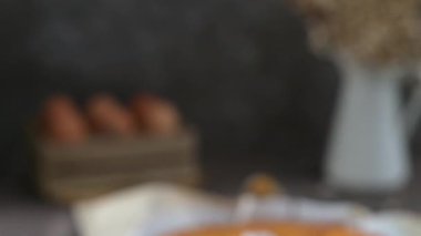 Portekiz sünger keki pişirmede kullanılan tipik kağıda sarılmış..