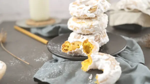 Сладкие Португальские Пончики Белой Глазурью Пончики Испеченные Дома Простой Вкусный Стоковая Картинка