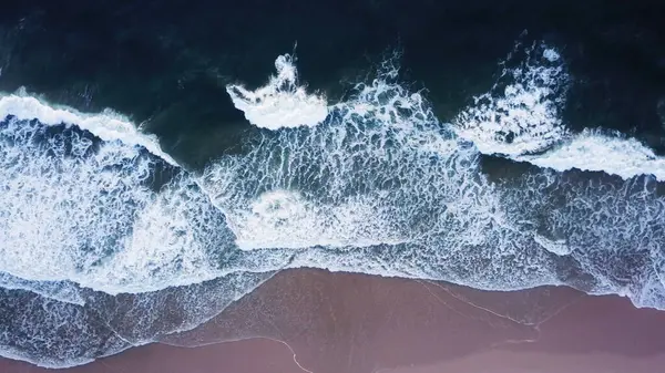 Вид Повітря Океанічні Хвилі Падають Пляж Кадри Безпілотника Стокове Зображення