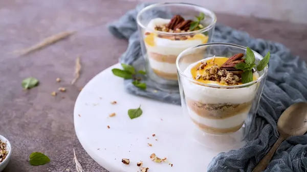 Natas Ceu Tradisjonell Portugisisk Dessert Som Skal Spises Med Skje stockbilde