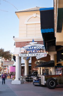 Gatlinburg, Tennessee - 27 Ekim 2022: Smoky Dağları 'ndaki popüler turistik şehir Gatlinburg Tennessee' nin sokak manzarası 