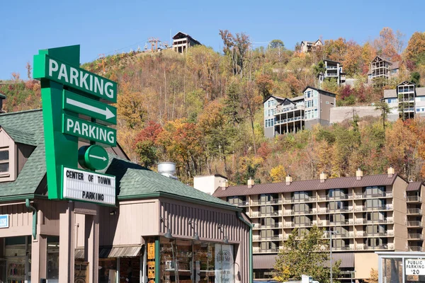 ガトリンバーグ テネシー州 2022年10月27日 ビューの魅力を持つスモーキー山脈でガトリンバーグテネシー州の人気の観光都市のストリートビュー — ストック写真