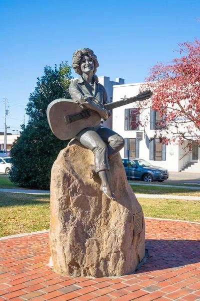 Sevierville Tennessee October 2022 View Historic Courthouse Dolly Parton Statue — Stock Photo, Image
