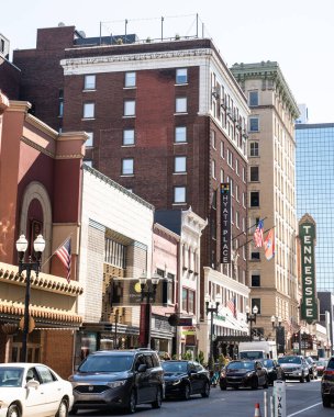 Knoxville, Tennessee, 28 Ekim 2022 Knoxville Tennessee 'nin tarihi şehir merkezinde güneşli bir sonbahar gününde.