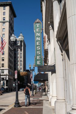 Knoxville, Tennessee, 28 Ekim 2022 Knoxville Tennessee 'nin tarihi şehir merkezinde güneşli bir sonbahar gününde.