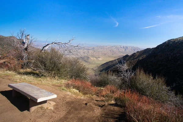Piękny Widok Natury Ławeczką Widokiem Góry Cuyamaca Julian California — Zdjęcie stockowe