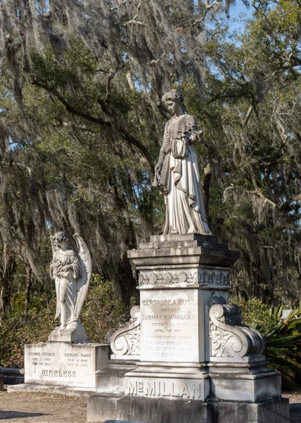 ジョージア州サバンナ 2023年2月20日 墓と景色を望む歴史的なボナベンチャー墓地の景色 — ストック写真