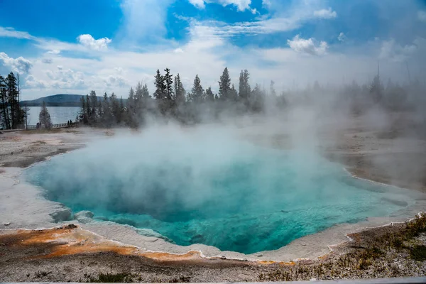 Utsikt Över Geotermisk Gejser Sett Utifrån Yellowstone National Park Wyoming — Stockfoto