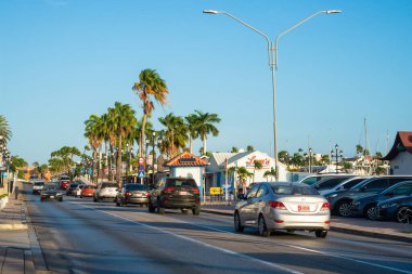 Oranjestad, Aruba - 10 Ağustos 2023: Oranjestad, Aruba 'daki şehir merkezinde sokak manzarası.