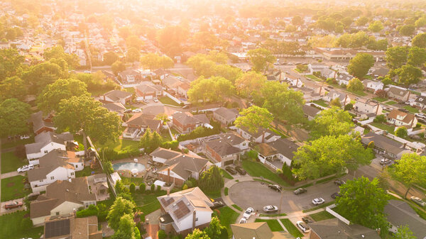 Типичный американский пригородный район, вид сверху.