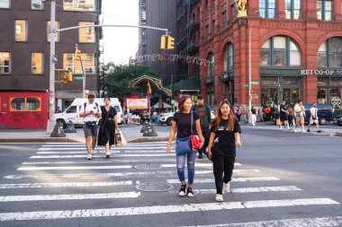 New York Şehri, New York - 21 Eylül 2023: Mulberry Caddesi 'ndeki tarihi San Gennaro Festivali, Little Italy, Manhattan. 